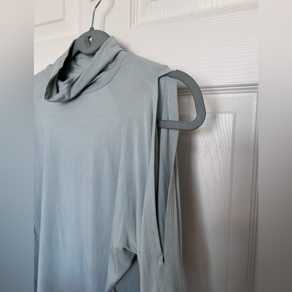 Athleta long sleeve soft cold shoulder solid turtleneck top on grey. Size M - Picture 5 of 8